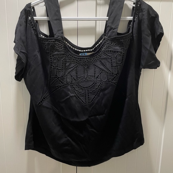 Townsen off shoulder top - Picture 3 of 4